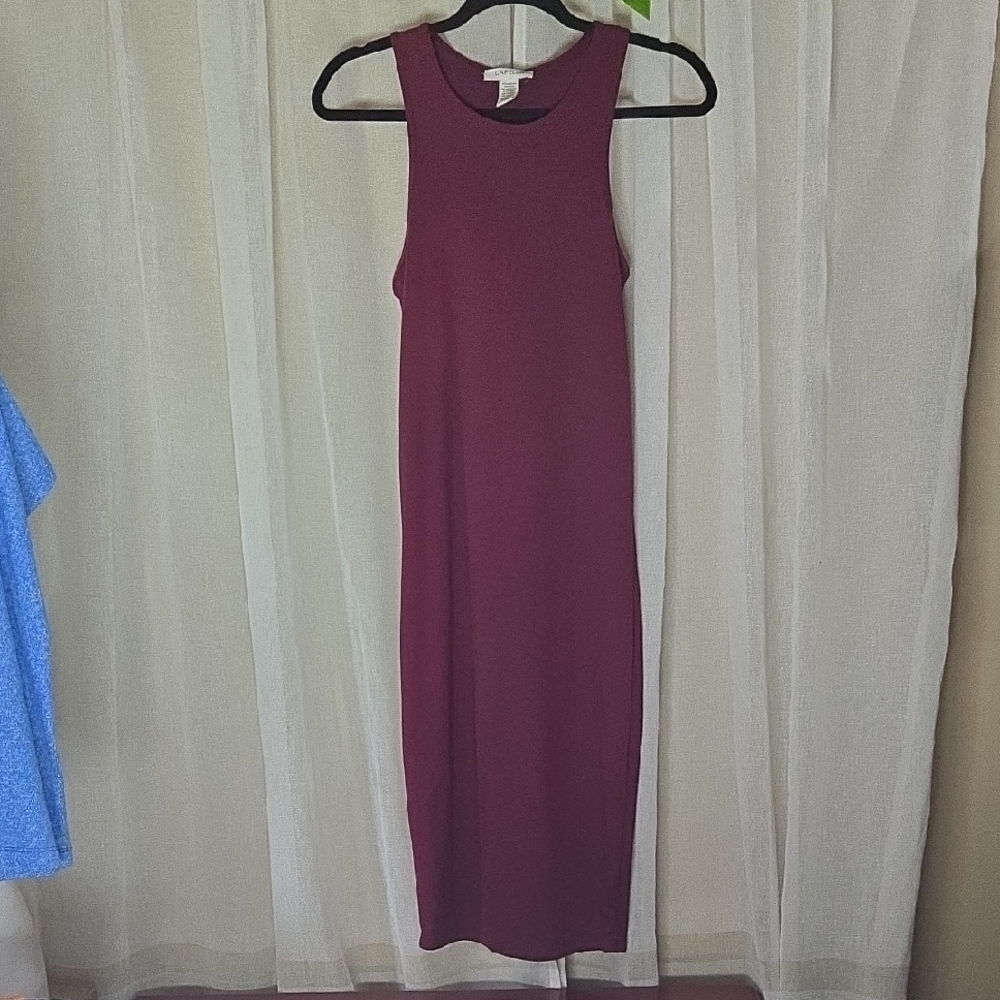 Chic Sleeveless Midi Dress in Burgundy